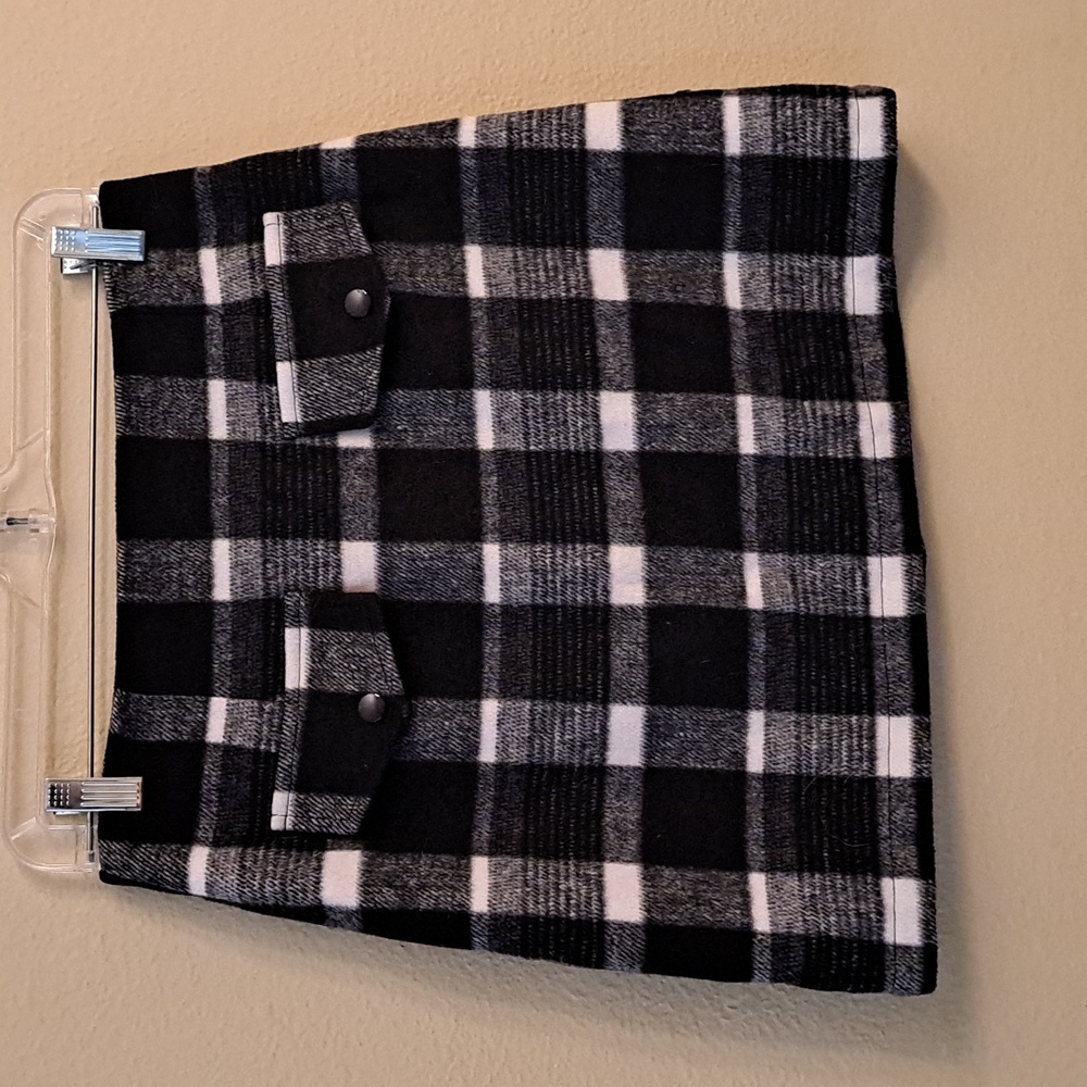 Lili Sidonio size S plaid skirt